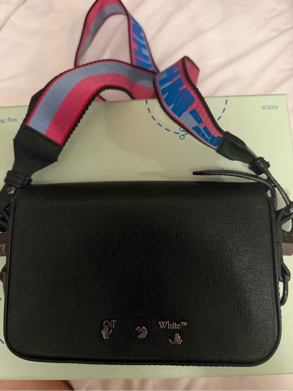 Off-White Black Leather Wristlet Clutch with Silver Ring Pull - Picture 2 of 4
